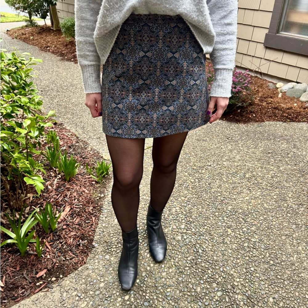 Size M Cooperative Portuguese Patterned Skirt